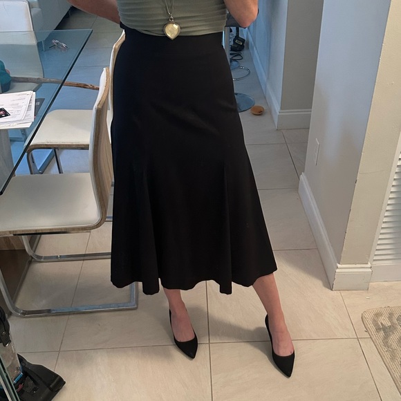 CAROLINA HERRERA PRE FALL 2018 BLACK FLARE MIDI SKIRT - SIZE 4 - Picture 3 of 15